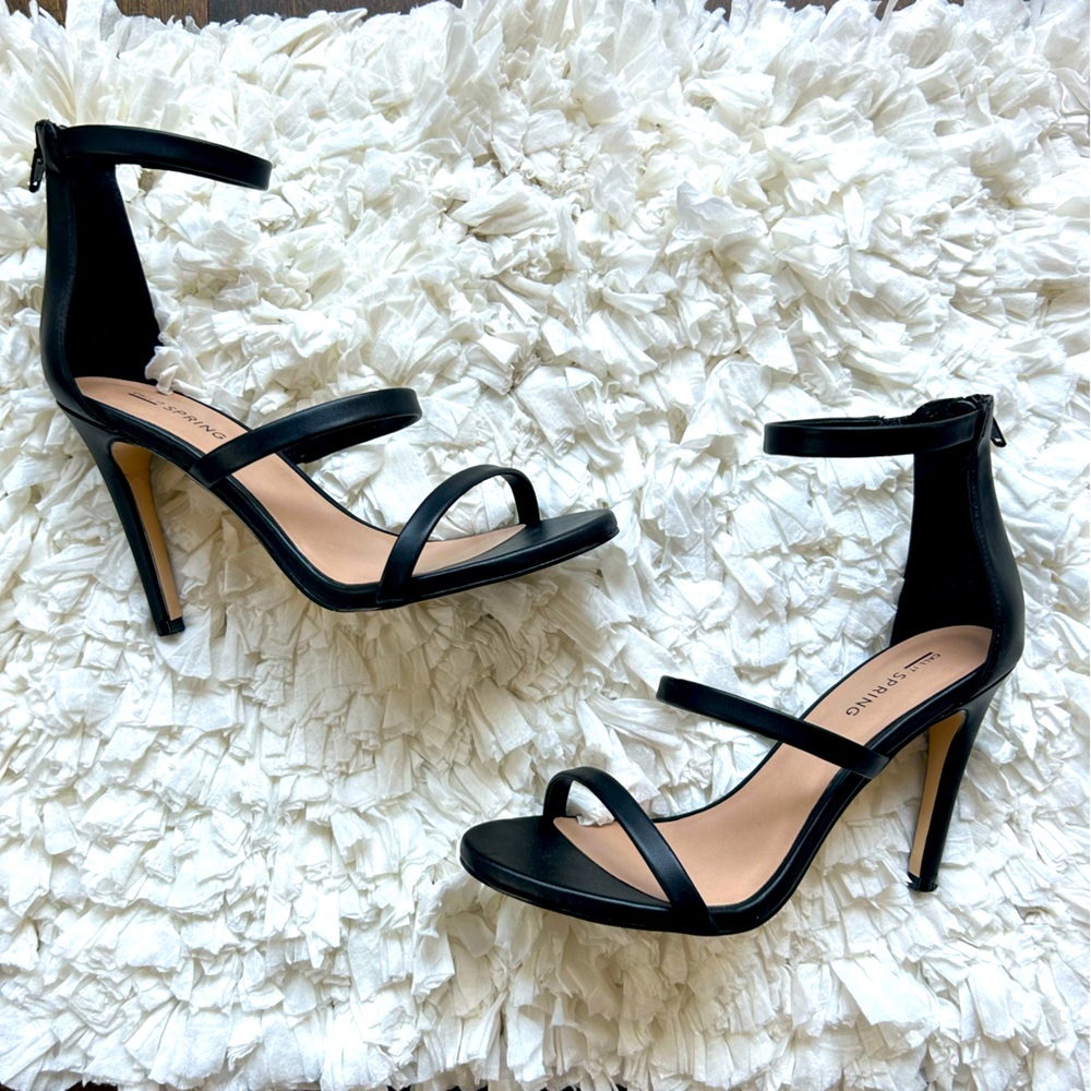 Black heels. Size 8